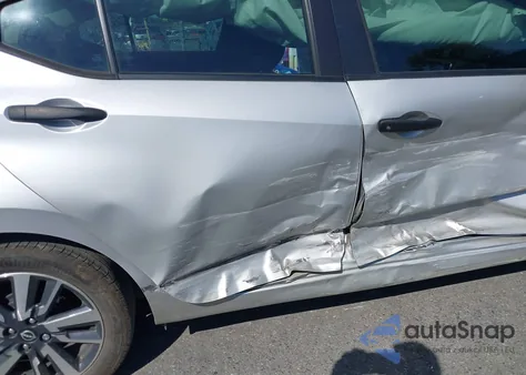 2024 Nissan Versa 1.6 S z USA, uszkodzony, nr VIN 3N1CN8DV7RL847359